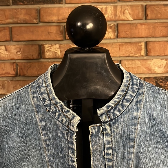 Vintage I.N.C size small petite Fitted Denim Jacket with Hook and Eye Closure - Picture 2 of 9